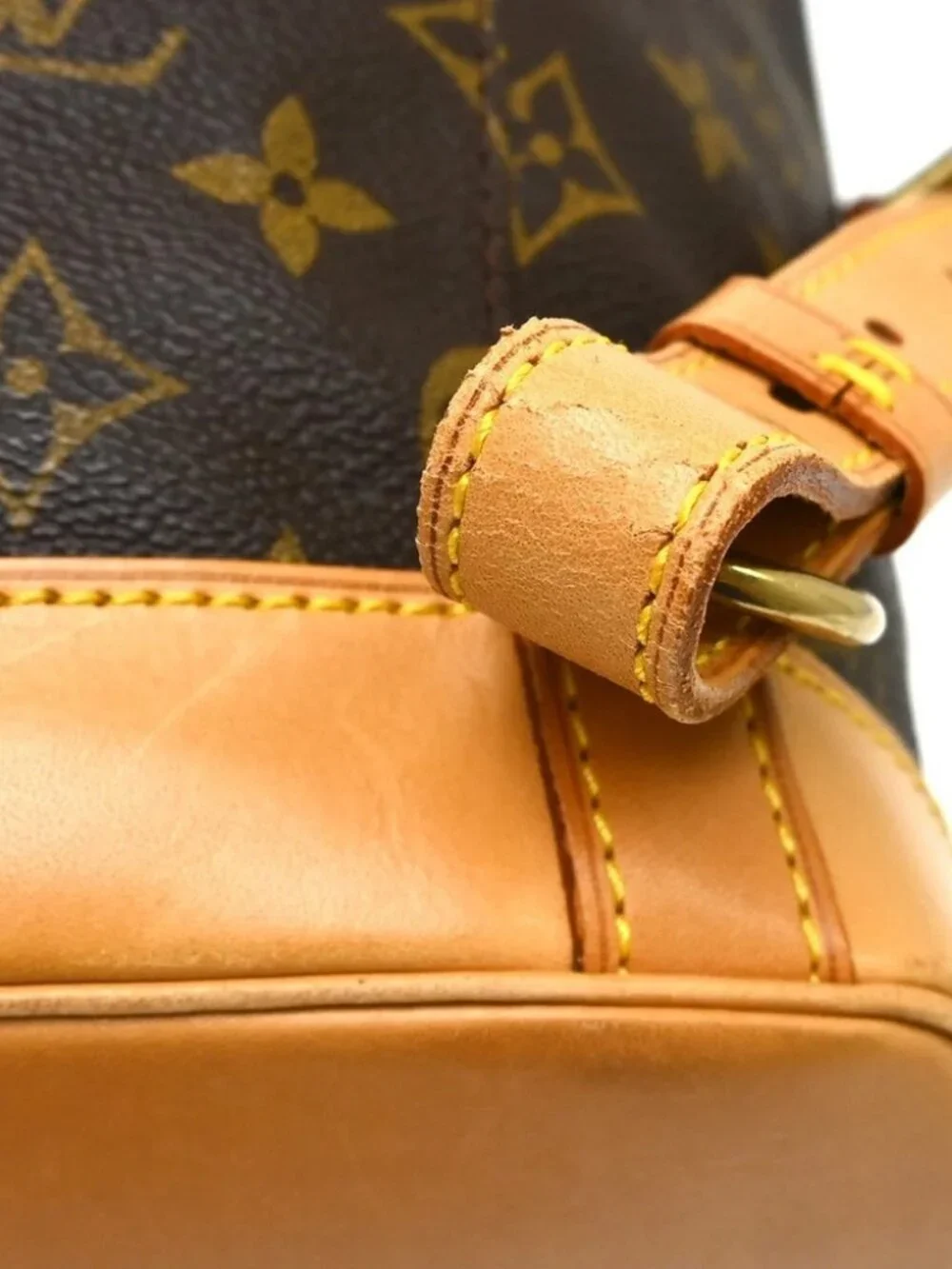 Louis Vuitton outside 	ab